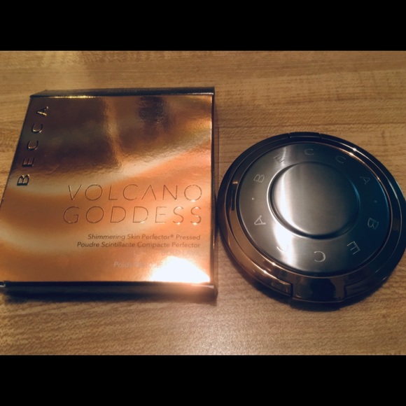 Becca Volcano Goddess Gold Lava Highlighter - Picture 2 of 3